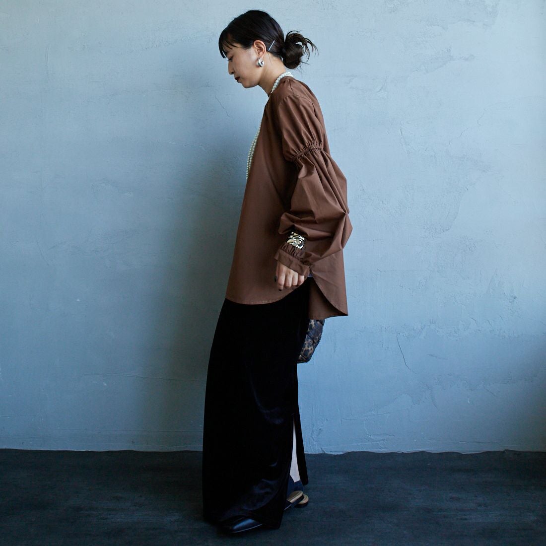 USINE [ユジーヌ] 袖ボリュームチュニックブラウス [IN2-SH-5] BROWN &&モデル身長：150cm 着用サイズ：F&&