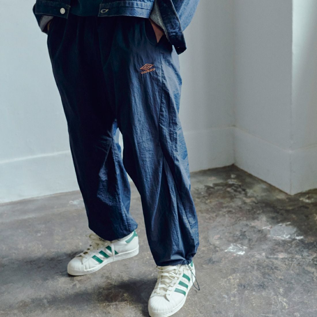 UMBRO [アンブロ] 別注 ナイロントラックパンツ [KBT126-NK-PT1-MS-JF] NAVY