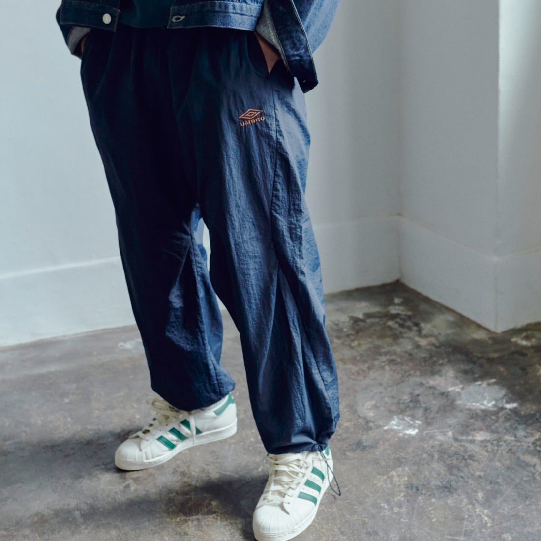 UMBRO [アンブロ] 別注 ナイロントラックパンツ [KBT126-NK-PT1-MS-JF] NAVY