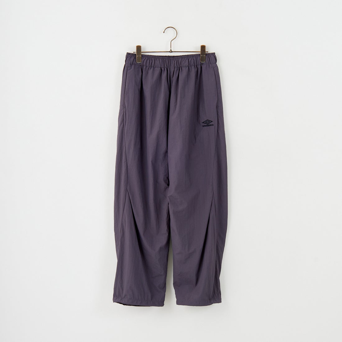 UMBRO [アンブロ] 別注 ナイロントラックパンツ [KBT126-NK-PT1-MS-JF] GRAY