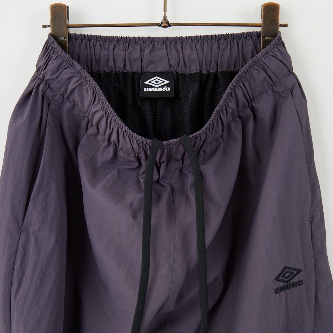 UMBRO [アンブロ] 別注 ナイロントラックパンツ [KBT126-NK-PT1-MS-JF] GRAY