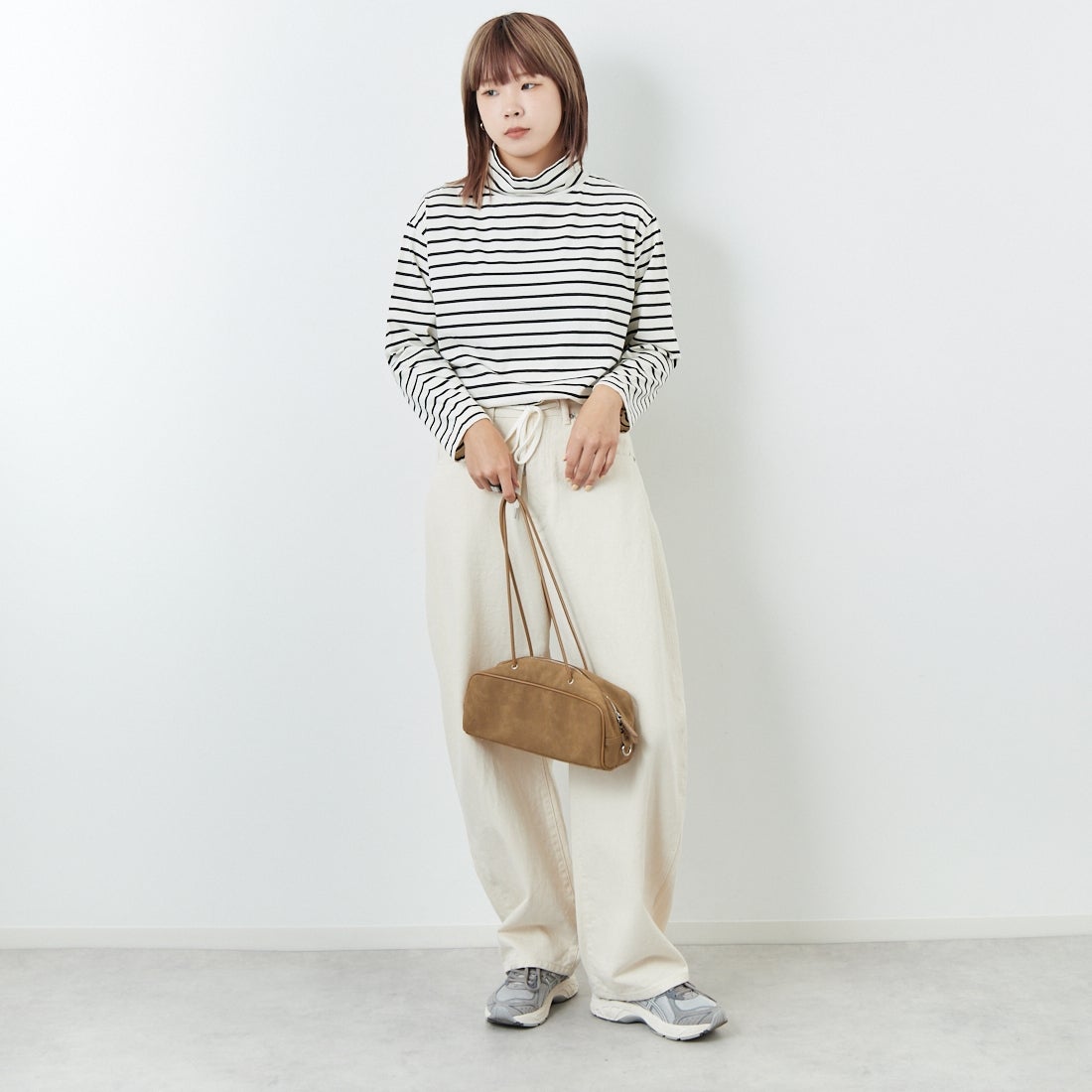 tumugu: [ツムグ] 裾ラウンドハイネックロングボーダーTシャツ [TC22301-BA] 9L BORDER &&モデル身長：167cm 着用サイズ：F&&