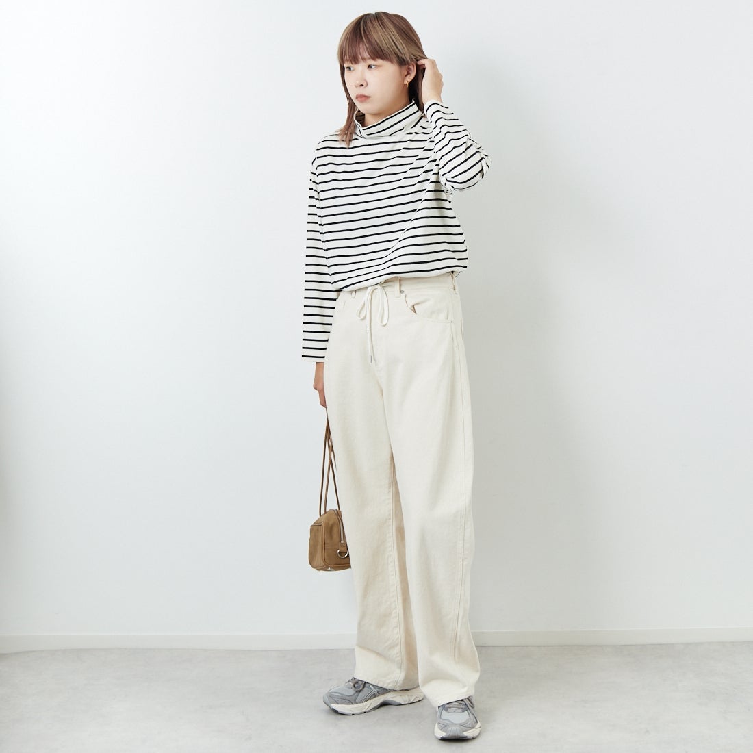 tumugu: [ツムグ] 裾ラウンドハイネックロングボーダーTシャツ [TC22301-BA] 9L BORDER &&モデル身長：167cm 着用サイズ：F&&