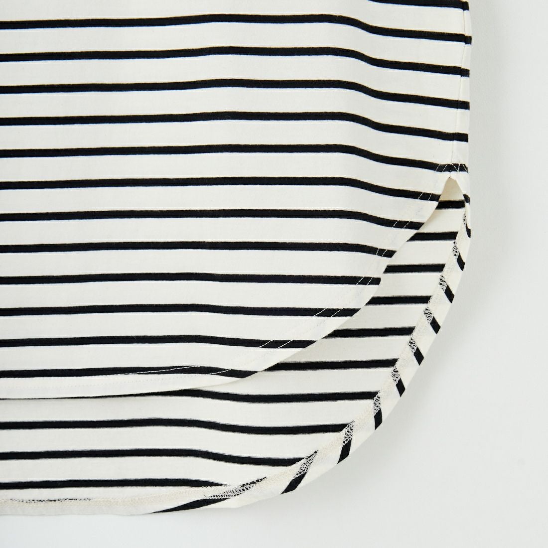 tumugu: [ツムグ] 裾ラウンドハイネックロングボーダーTシャツ [TC22301-BA] 9L BORDER