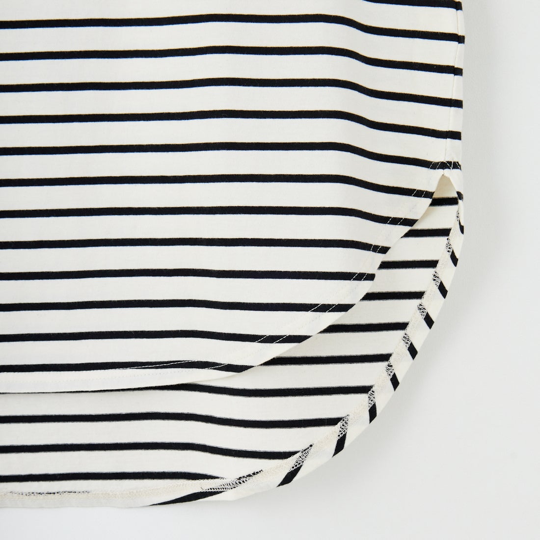 tumugu: [ツムグ] 裾ラウンドハイネックロングボーダーTシャツ [TC22301-BA] 9L BORDER