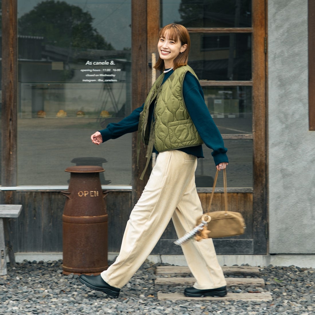 MILITARY [ミリタリー] 別注 フロントリボンキルティングベスト [T-24789000-JF] 31 KHAKI &&モデル身長：167cm 着用サイズ：S&&