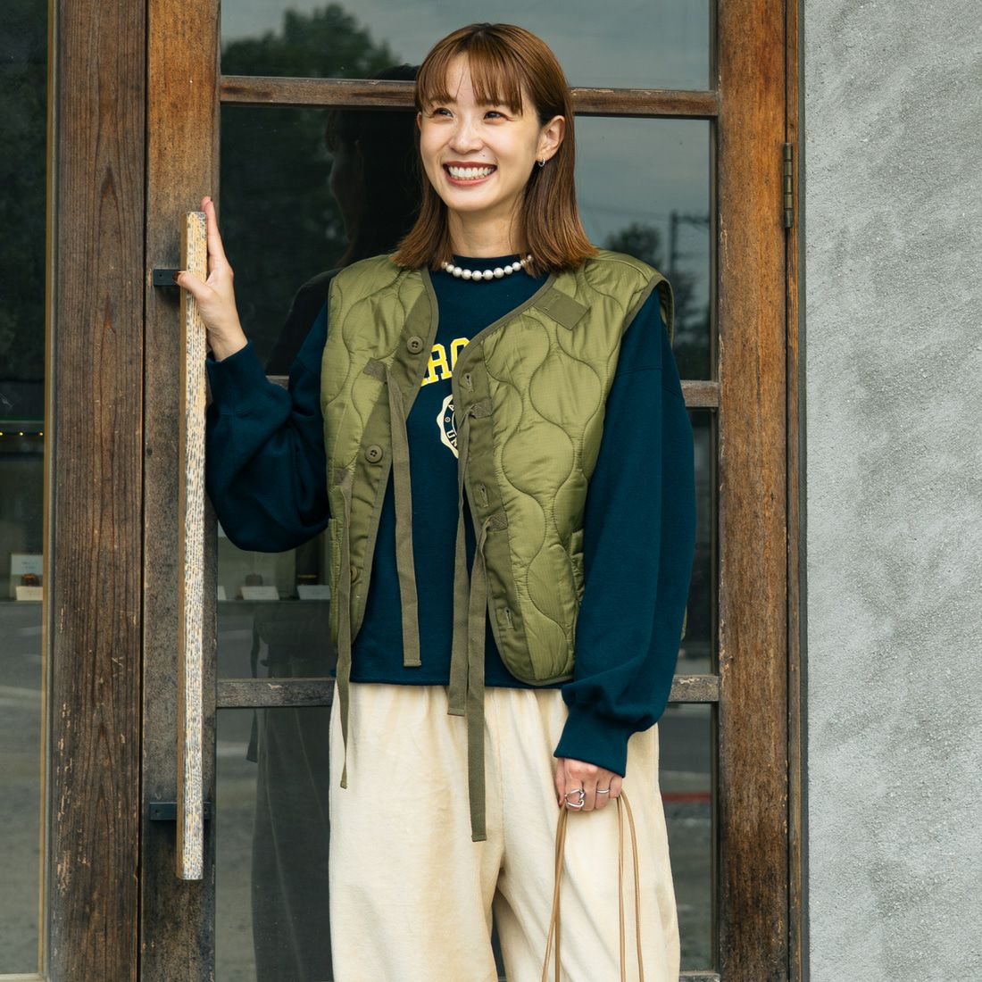 MILITARY [ミリタリー] 別注 フロントリボンキルティングベスト [T-24789000-JF] KHAKI &&モデル身長：167cm 着用サイズ：S&&