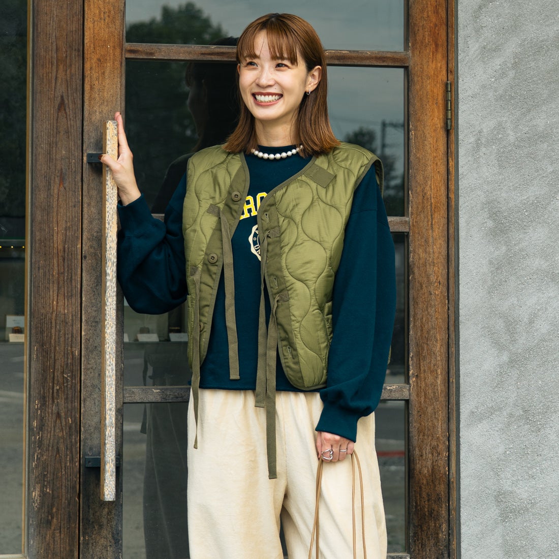 MILITARY [ミリタリー] 別注 フロントリボンキルティングベスト [T-24789000-JF] 31 KHAKI &&モデル身長：167cm 着用サイズ：S&&