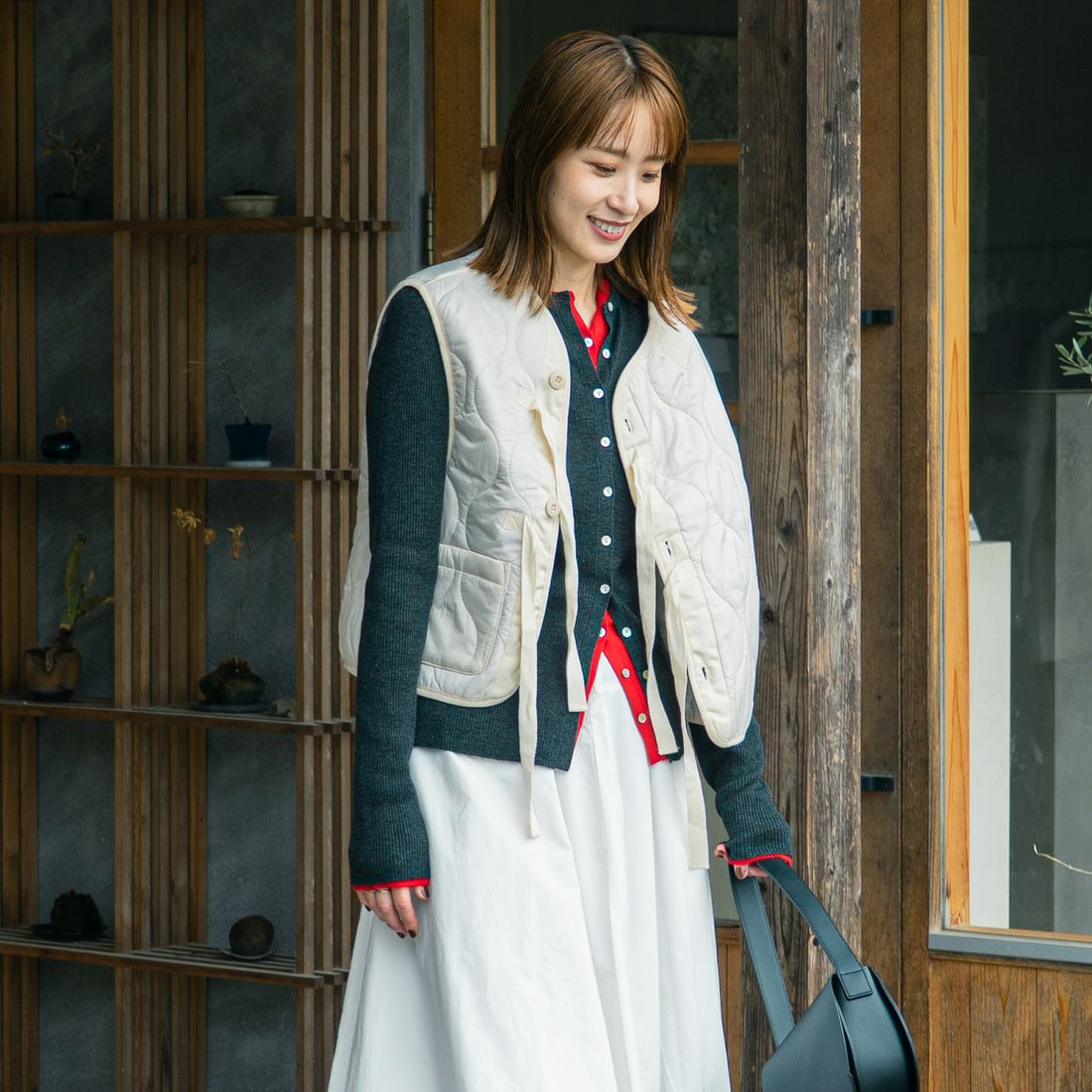 MILITARY [ミリタリー] 別注 フロントリボンキルティングベスト [T-24789000-JF] IVORY &&モデル身長：167cm 着用サイズ：S&&