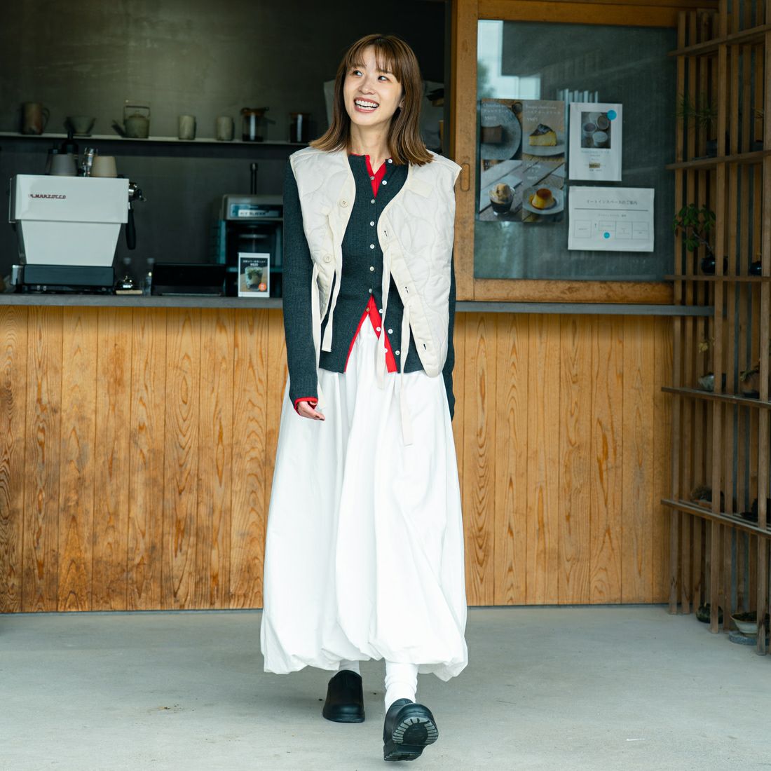 MILITARY [ミリタリー] 別注 フロントリボンキルティングベスト [T-24789000-JF] IVORY &&モデル身長：167cm 着用サイズ：S&&