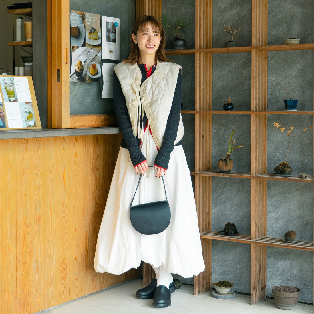 MILITARY [ミリタリー] 別注 フロントリボンキルティングベスト [T-24789000-JF] IVORY &&モデル身長：167cm 着用サイズ：S&&