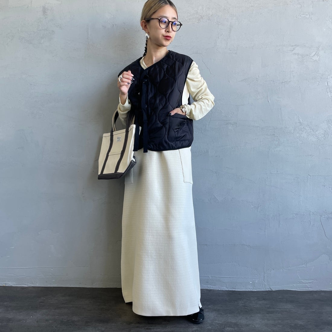 MILITARY [ミリタリー] 別注 フロントリボンキルティングベスト [T-24789000-JF] 01 BLACK &&モデル身長：150cm 着用サイズ：S&&