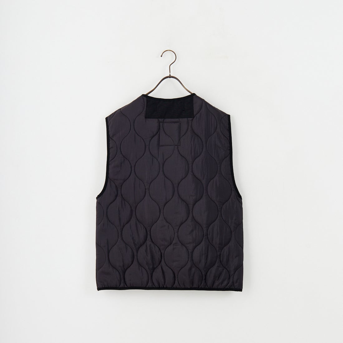MILITARY [ミリタリー] 別注 フロントリボンキルティングベスト [T-24789000-JF] BLACK