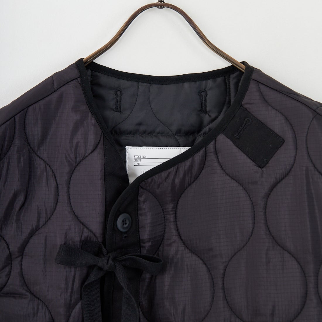 MILITARY [ミリタリー] 別注 フロントリボンキルティングベスト [T-24789000-JF] BLACK