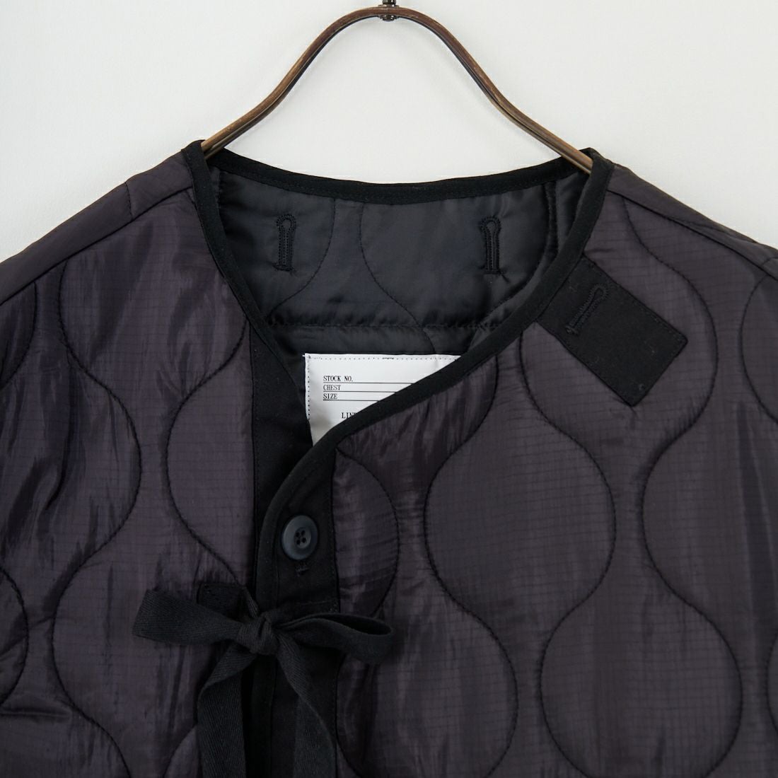 MILITARY [ミリタリー] 別注 フロントリボンキルティングベスト [T-24789000-JF] BLACK