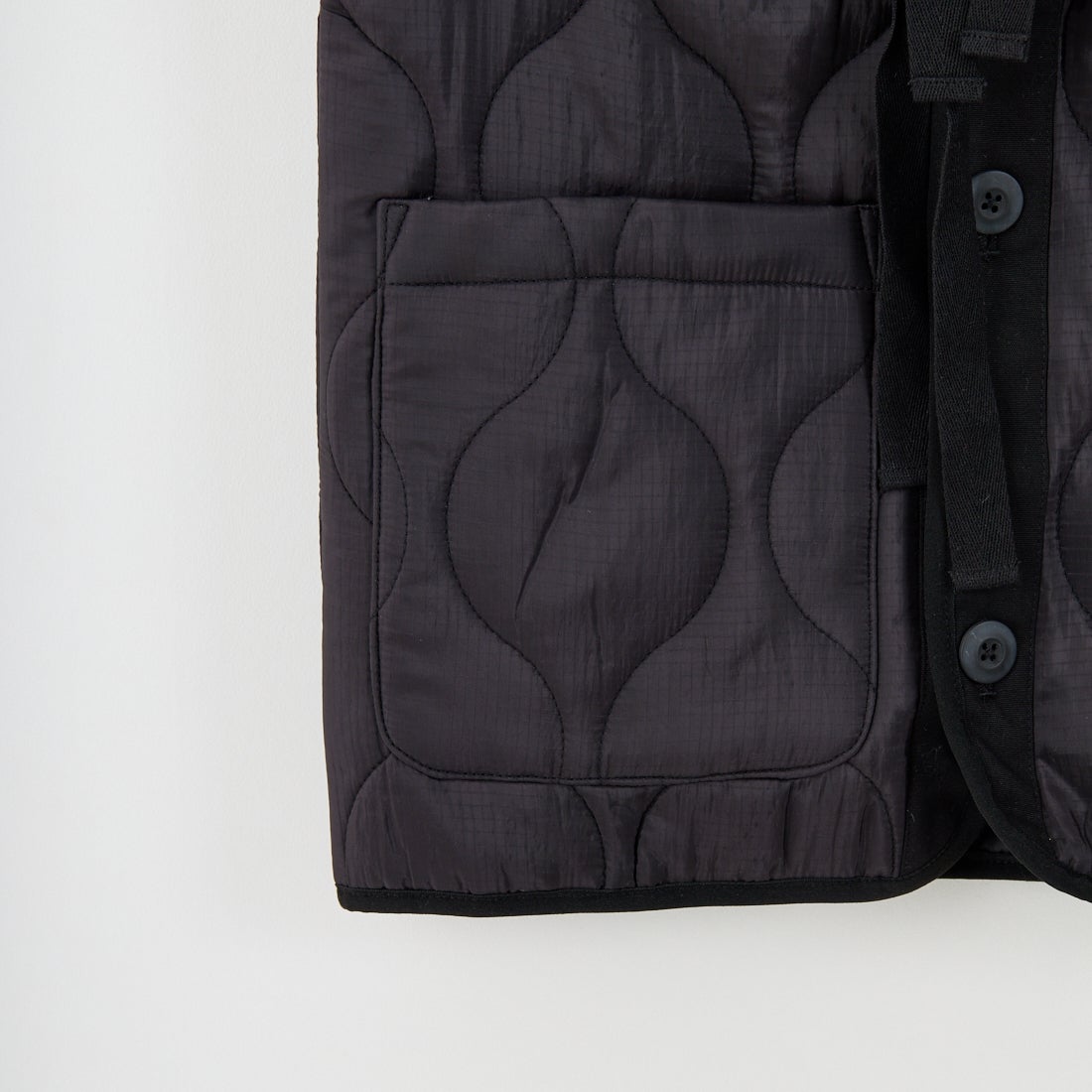 MILITARY [ミリタリー] 別注 フロントリボンキルティングベスト [T-24789000-JF] BLACK