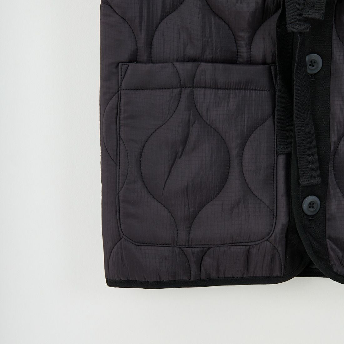 MILITARY [ミリタリー] 別注 フロントリボンキルティングベスト [T-24789000-JF] BLACK