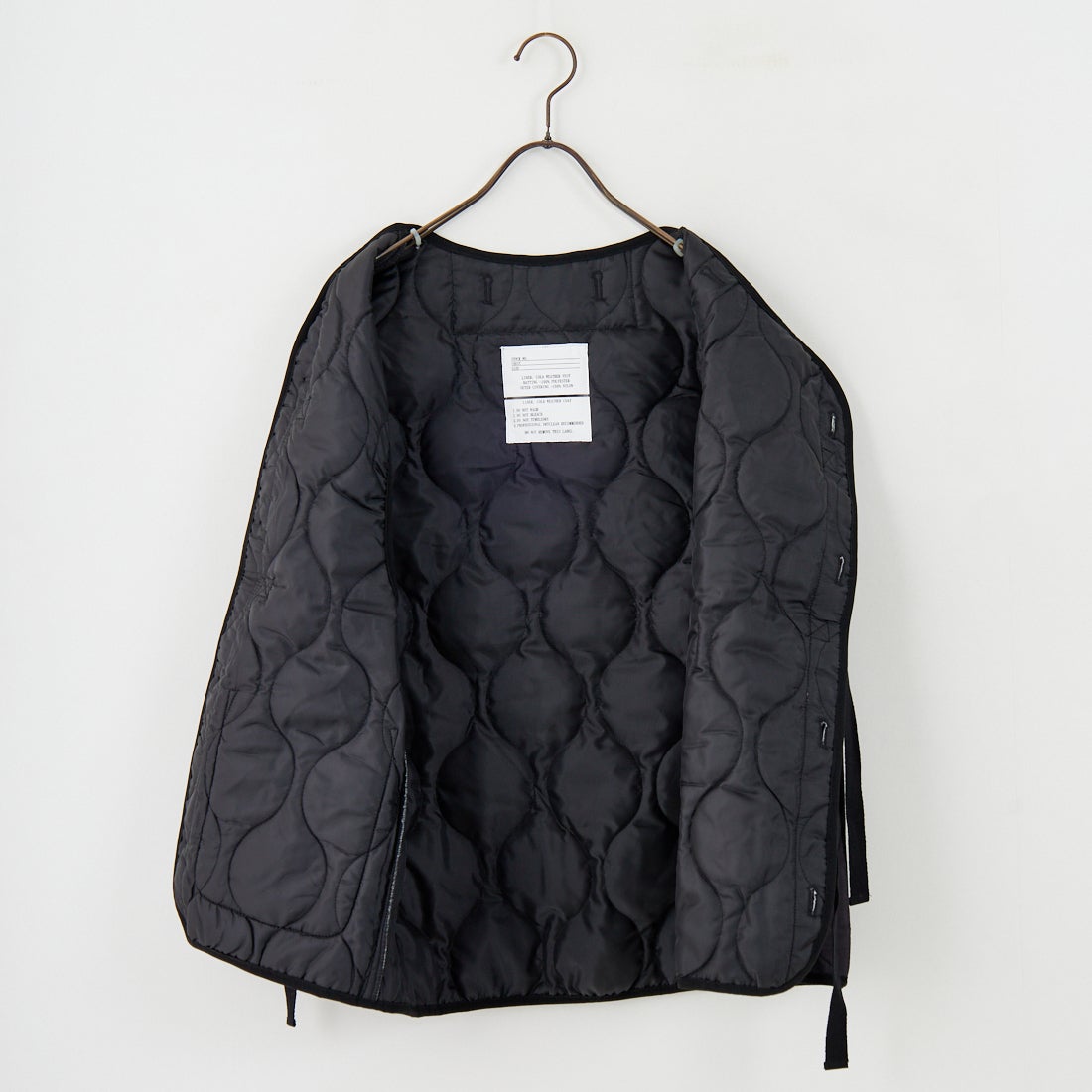 MILITARY [ミリタリー] 別注 フロントリボンキルティングベスト [T-24789000-JF] BLACK