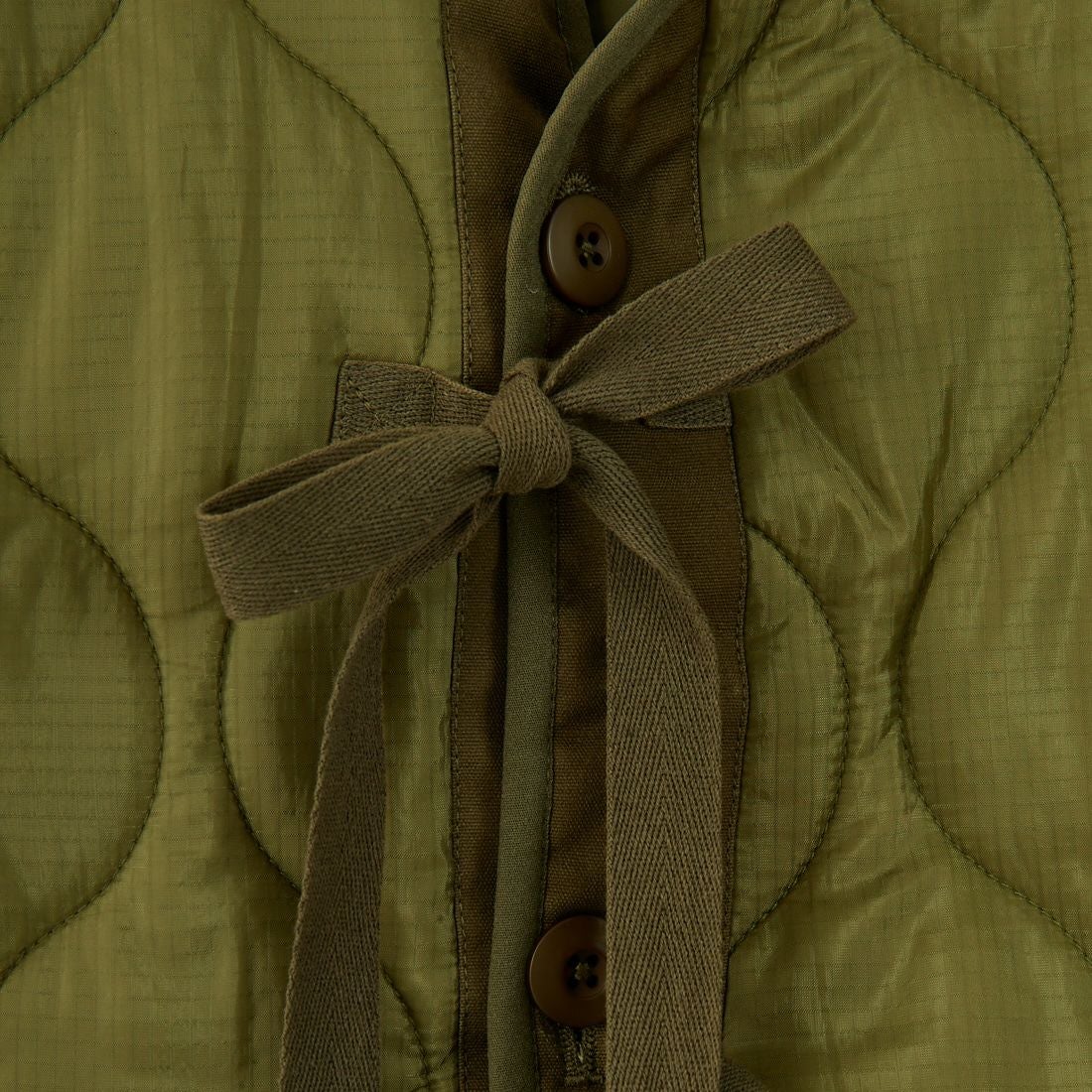 MILITARY [ミリタリー] 別注 フロントリボンキルティングベスト [T-24789000-JF] KHAKI