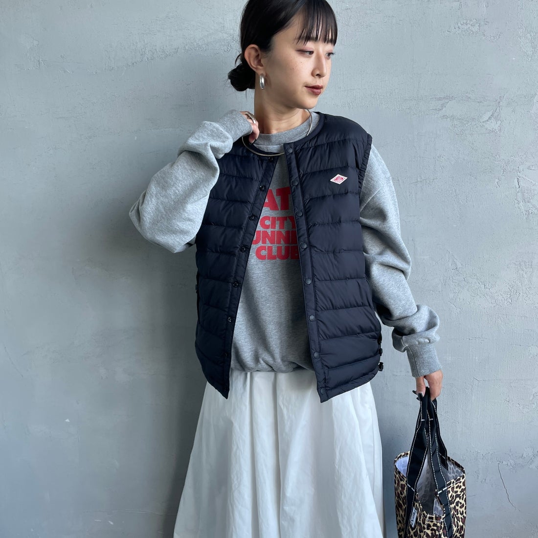 DANTON [ダントン] インナーダウン クルーネックベスト [DT-A0002RRT] BLACK &&モデル身長：150cm 着用サイズ：S&&