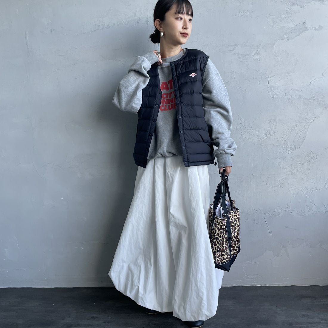 DANTON [ダントン] インナーダウン クルーネックベスト [DT-A0002RRT] BLACK &&モデル身長：150cm 着用サイズ：S&&