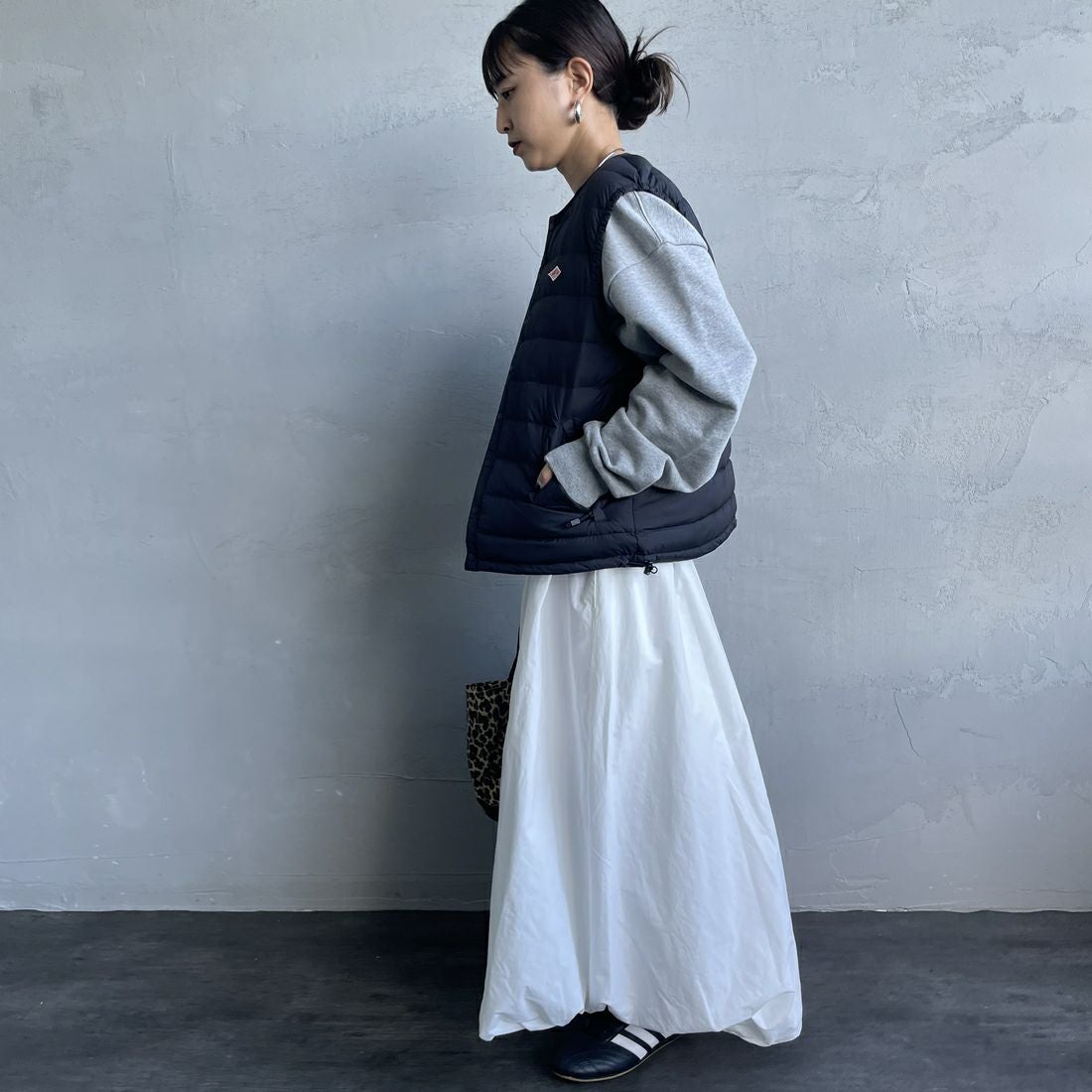 DANTON [ダントン] インナーダウン クルーネックベスト [DT-A0002RRT] BLACK &&モデル身長：150cm 着用サイズ：S&&