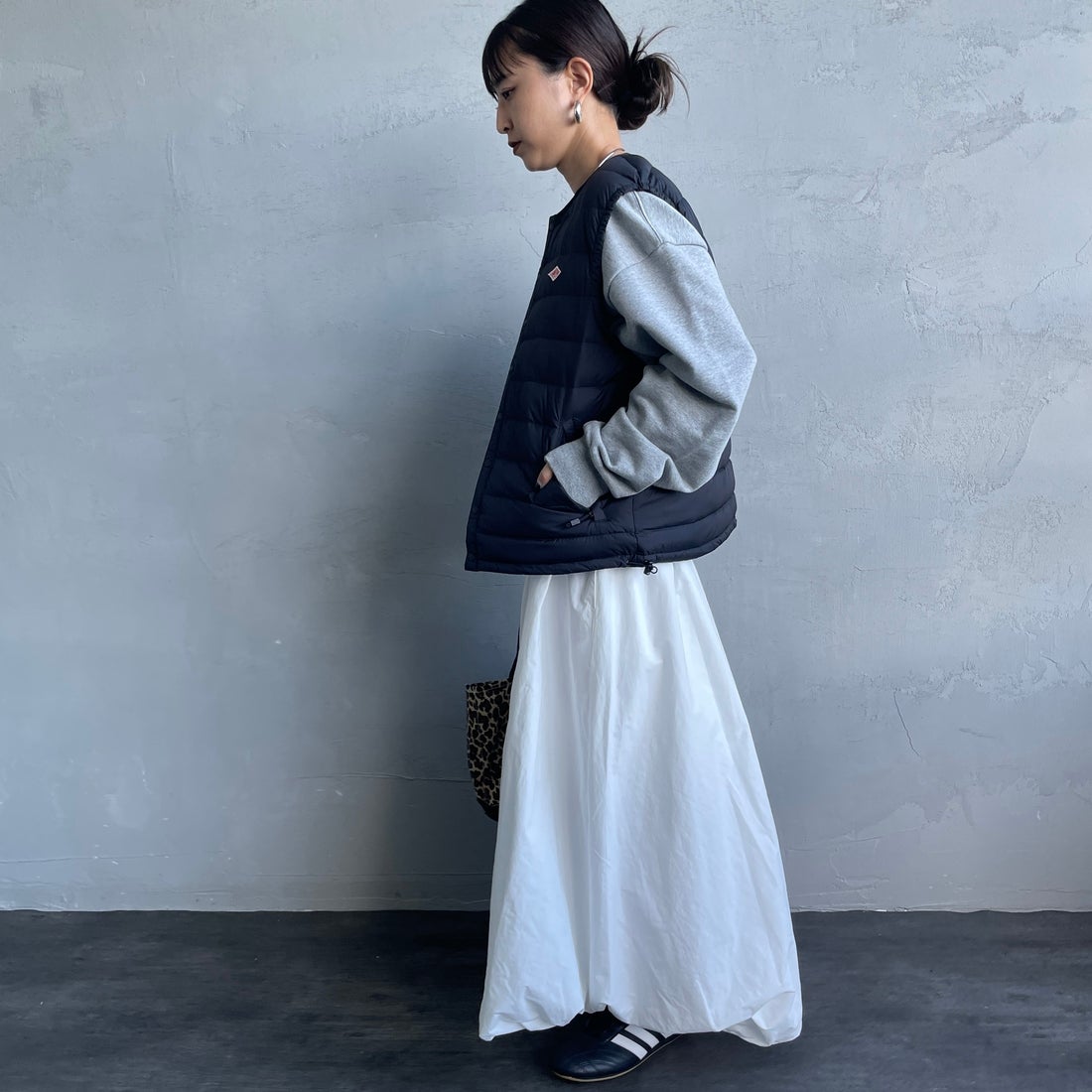 DANTON [ダントン] インナーダウン クルーネックベスト [DT-A0002RRT] BLACK &&モデル身長：150cm 着用サイズ：S&&