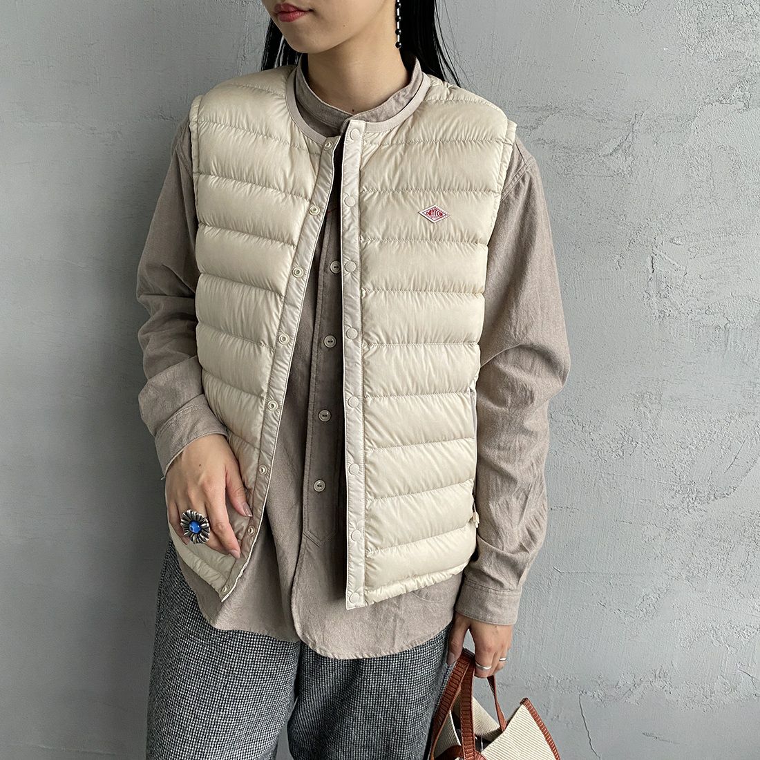 DANTON [ダントン] インナーダウン クルーネックベスト [DT-A0002RRT] OYSTER WHI &&モデル身長：156cm 着用サイズ：S&&