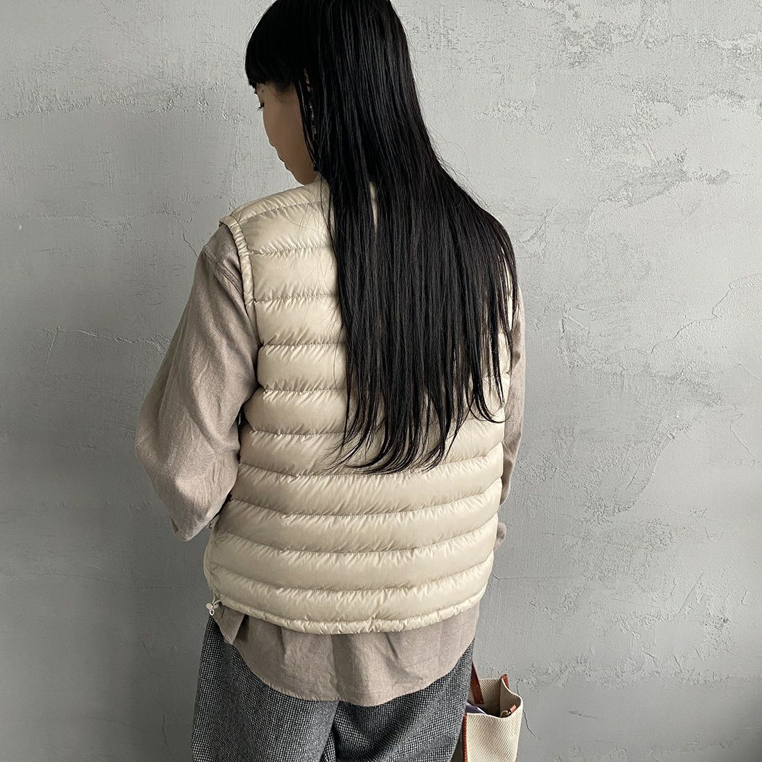 DANTON [ダントン] インナーダウン クルーネックベスト [DT-A0002RRT] OYSTER WHI &&モデル身長：156cm 着用サイズ：S&&