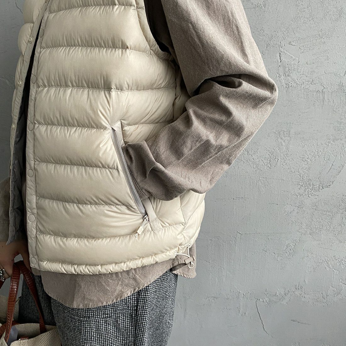 DANTON [ダントン] インナーダウン クルーネックベスト [DT-A0002RRT] OYSTER WHI &&モデル身長：156cm 着用サイズ：S&&