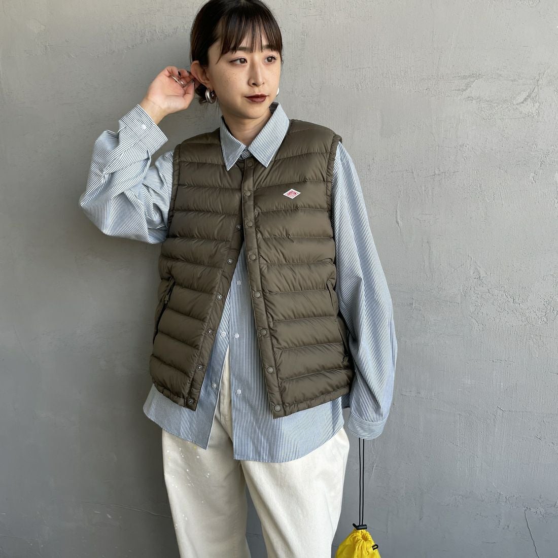 DANTON [ダントン] インナーダウン クルーネックベスト [DT-A0002RRT] OLIVE &&モデル身長：150cm 着用サイズ：M&&