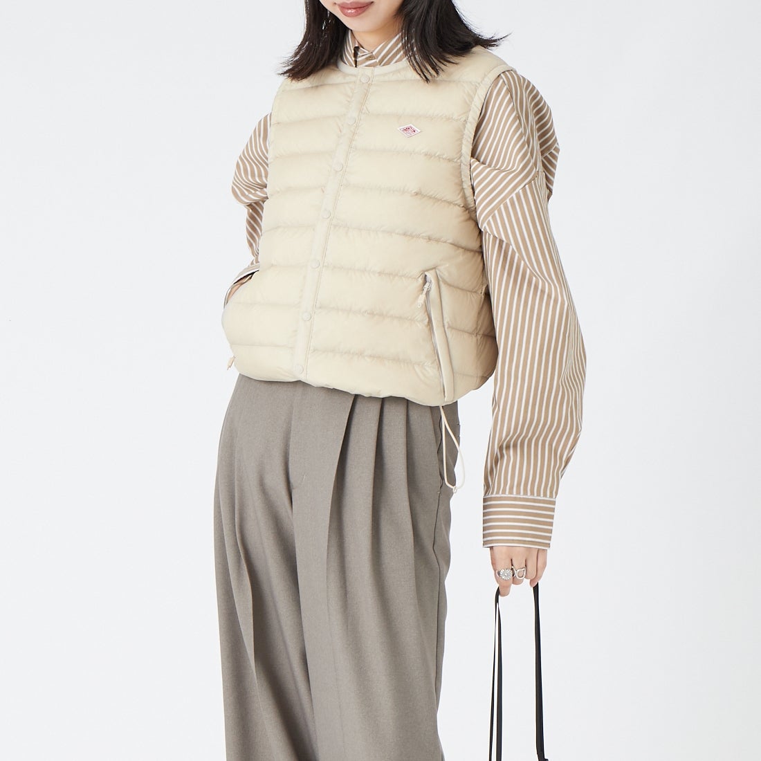 DANTON [ダントン] インナーダウン クルーネックベスト [DT-A0002RRT] OYSTER WHI &&モデル身長：162cm 着用サイズ：S&&ントン] インナーダウン クルーネックベスト [DT-A0002RRT] BLACK