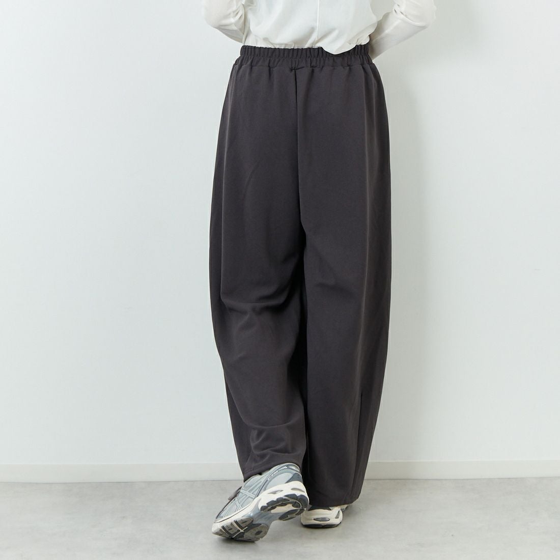 CLOCHE [クロシェ] ジョーゼットバレルパンツ [55286520] ﾁｬｺｰﾙ &&モデル身長：167cm 着用サイズ：2&&