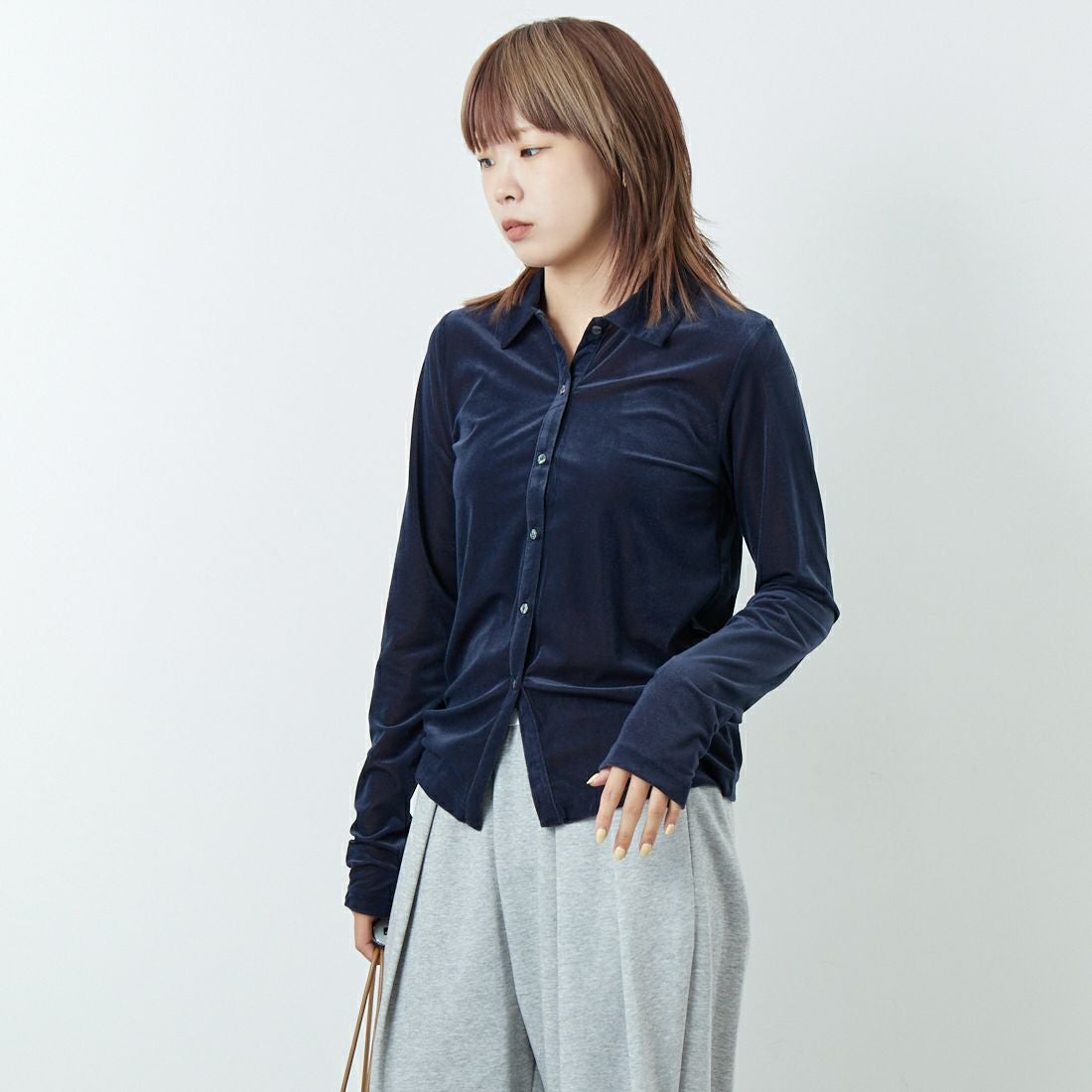 hwyl [ヒュイル] ベロアシャツ [55285554] ﾈｲﾋﾞｰ &&モデル身長：167cm 着用サイズ：2&&