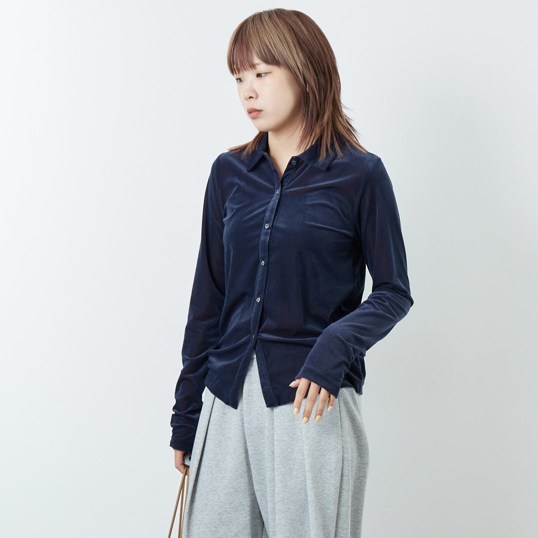 hwyl [ヒュイル] ベロアシャツ [55285554] ﾈｲﾋﾞｰ &&モデル身長：167cm 着用サイズ：2&&
