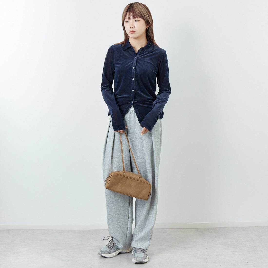 hwyl [ヒュイル] ベロアシャツ [55285554] ﾈｲﾋﾞｰ &&モデル身長：167cm 着用サイズ：2&&