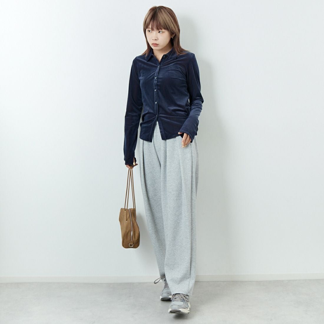 hwyl [ヒュイル] ベロアシャツ [55285554] ﾈｲﾋﾞｰ &&モデル身長：167cm 着用サイズ：2&&