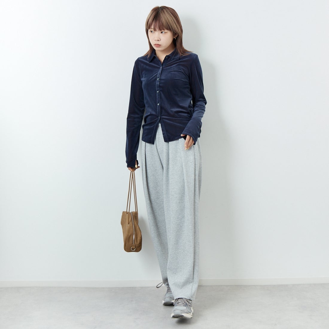 hwyl [ヒュイル] ベロアシャツ [55285554] ﾈｲﾋﾞｰ &&モデル身長：167cm 着用サイズ：2&&