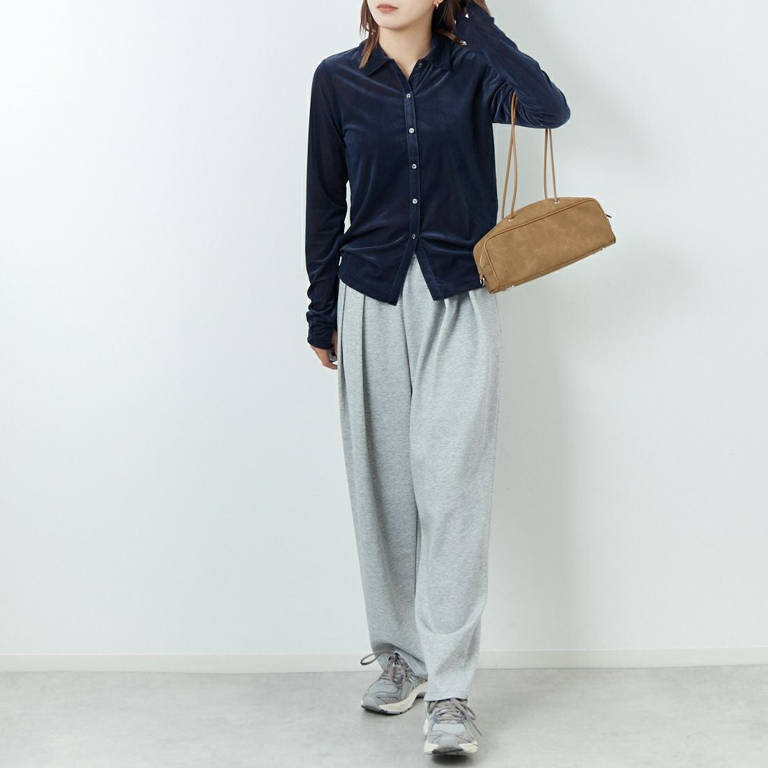 hwyl [ヒュイル] ベロアシャツ [55285554] ﾈｲﾋﾞｰ &&モデル身長：167cm 着用サイズ：2&&