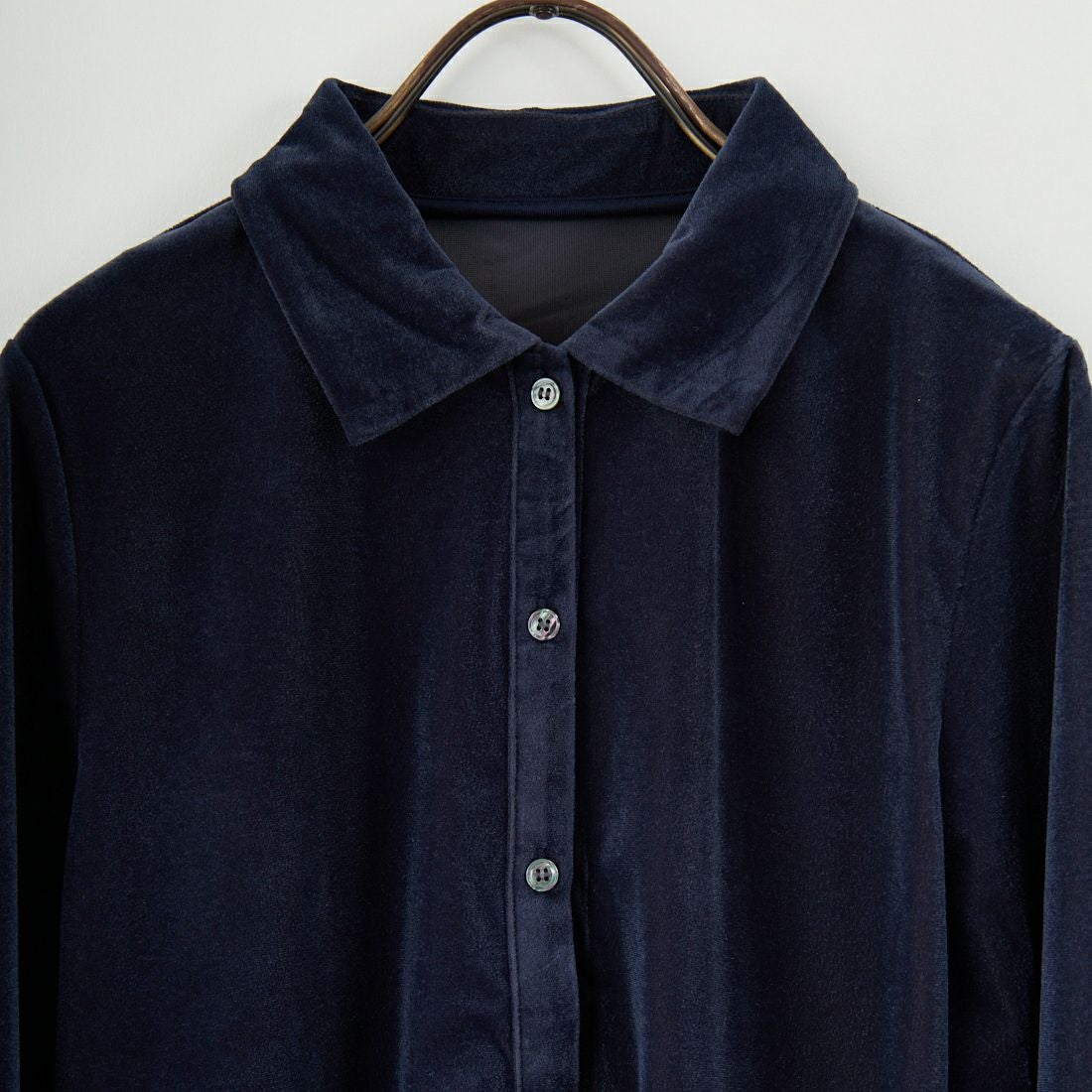 hwyl [ヒュイル] ベロアシャツ [55285554] ﾈｲﾋﾞｰ &&モデル身長：167cm 着用サイズ：2&&