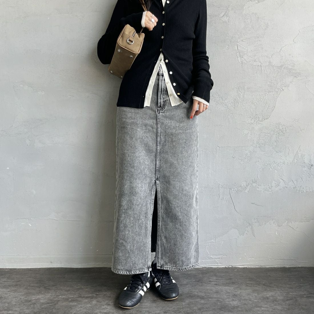 Jeans Factory Clothes [ジーンズファクトリークローズ] コットンデニムナロースカート [JFC-254-066] ACID BLACK &&モデル身長：160cm 着用サイズ：XS&&