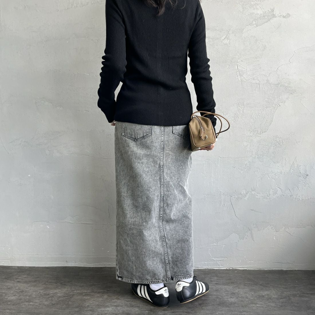 Jeans Factory Clothes [ジーンズファクトリークローズ] コットンデニムナロースカート [JFC-254-066] ACID BLACK &&モデル身長：160cm 着用サイズ：XS&&