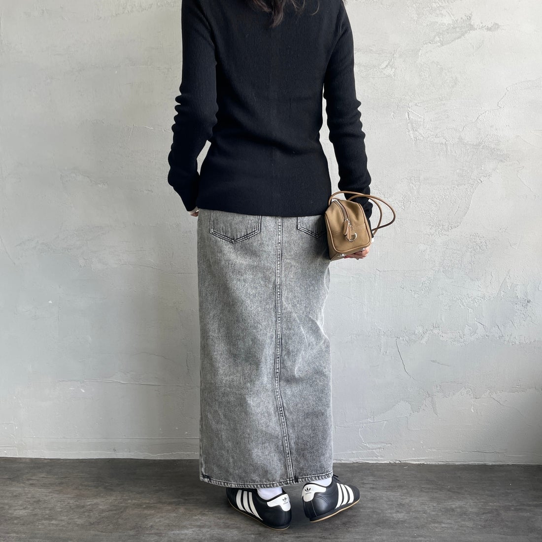 Jeans Factory Clothes [ジーンズファクトリークローズ] コットンデニムナロースカート [JFC-254-066] ACID BLACK &&モデル身長：160cm 着用サイズ：XS&&