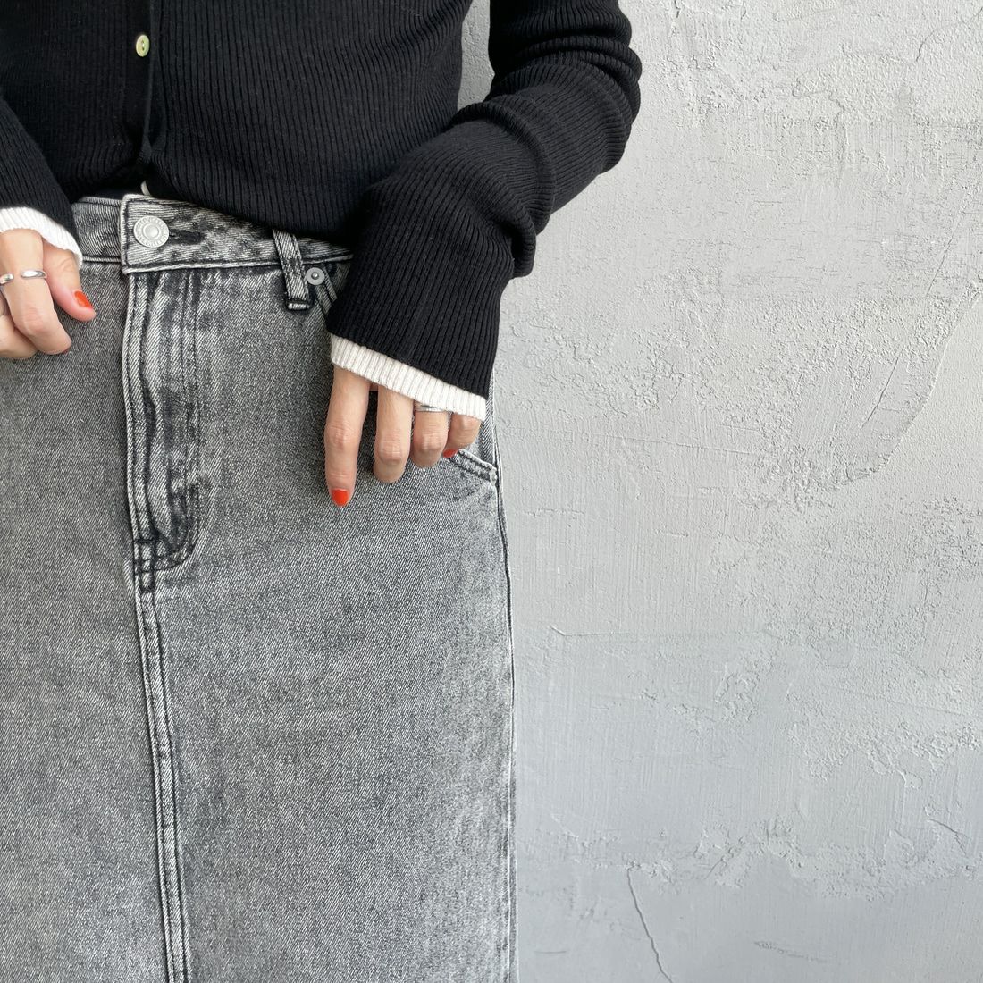 Jeans Factory Clothes [ジーンズファクトリークローズ] コットンデニムナロースカート [JFC-254-066] ACID BLACK &&モデル身長：160cm 着用サイズ：XS&&