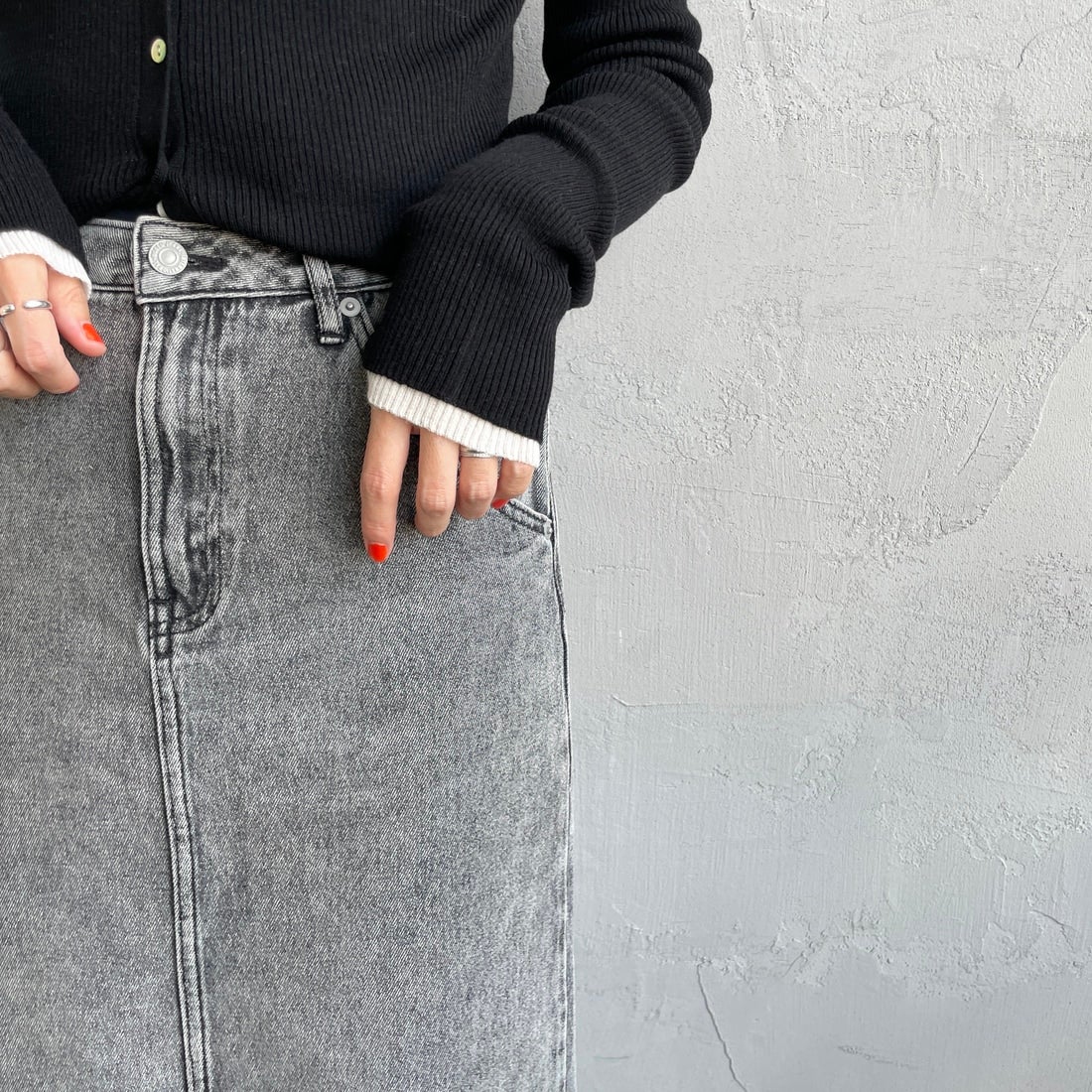 Jeans Factory Clothes [ジーンズファクトリークローズ] コットンデニムナロースカート [JFC-254-066] ACID BLACK &&モデル身長：160cm 着用サイズ：XS&&