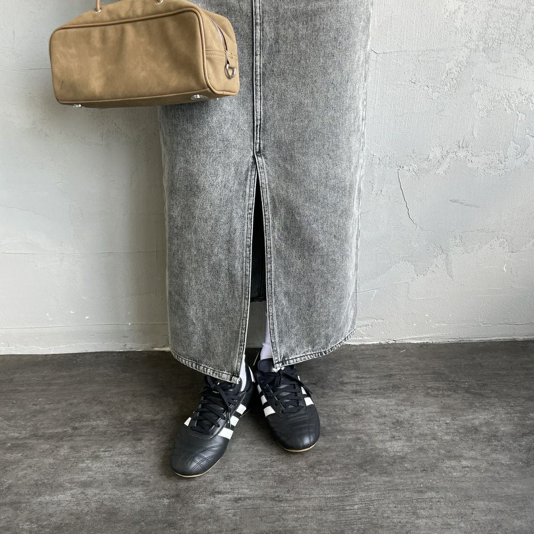 Jeans Factory Clothes [ジーンズファクトリークローズ] コットンデニムナロースカート [JFC-254-066] ACID BLACK &&モデル身長：160cm 着用サイズ：XS&&