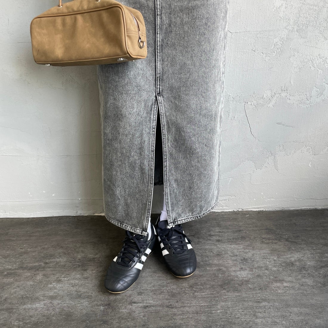 Jeans Factory Clothes [ジーンズファクトリークローズ] コットンデニムナロースカート [JFC-254-066] ACID BLACK &&モデル身長：160cm 着用サイズ：XS&&