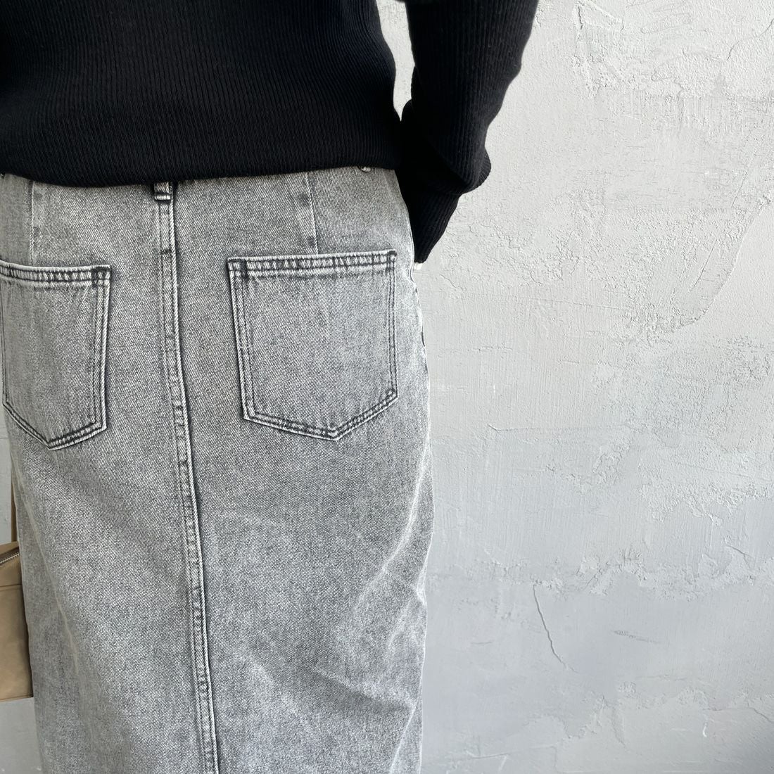 Jeans Factory Clothes [ジーンズファクトリークローズ] コットンデニムナロースカート [JFC-254-066] ACID BLACK &&モデル身長：160cm 着用サイズ：XS&&