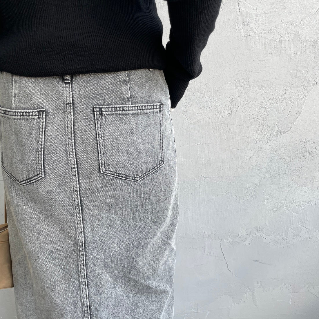 Jeans Factory Clothes [ジーンズファクトリークローズ] コットンデニムナロースカート [JFC-254-066] ACID BLACK &&モデル身長：160cm 着用サイズ：XS&&