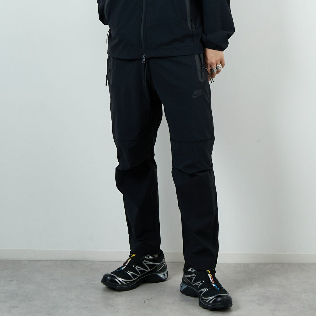 NIKE [ナイキ] テックウーブンパンツ [HM8242] 010 ﾌﾞﾗｯｸ &&モデル身長：179cm 着用サイズ：L&&
